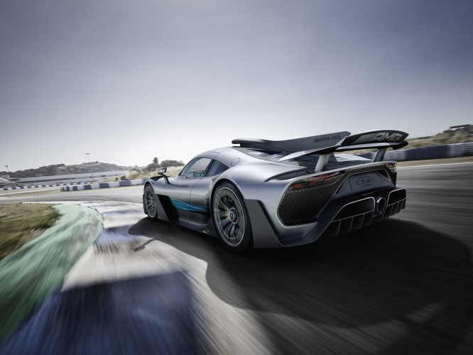 Mercedes: tutte le strade per la mobilità del futuro