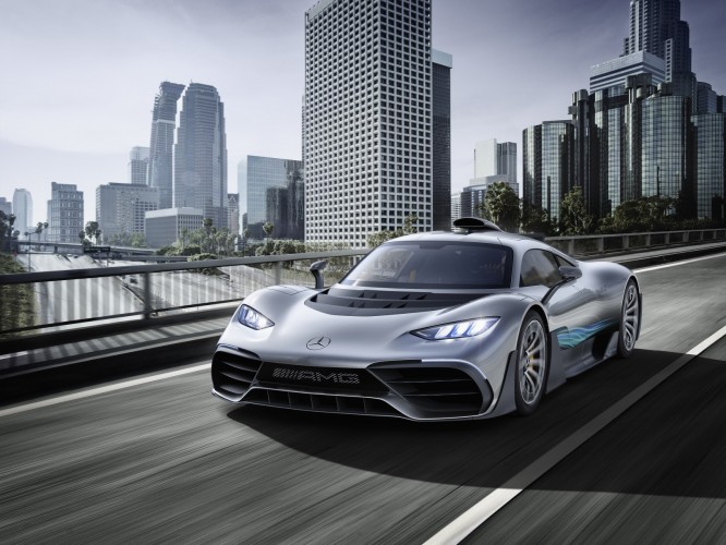 Mercedes: tutte le strade per la mobilità del futuro