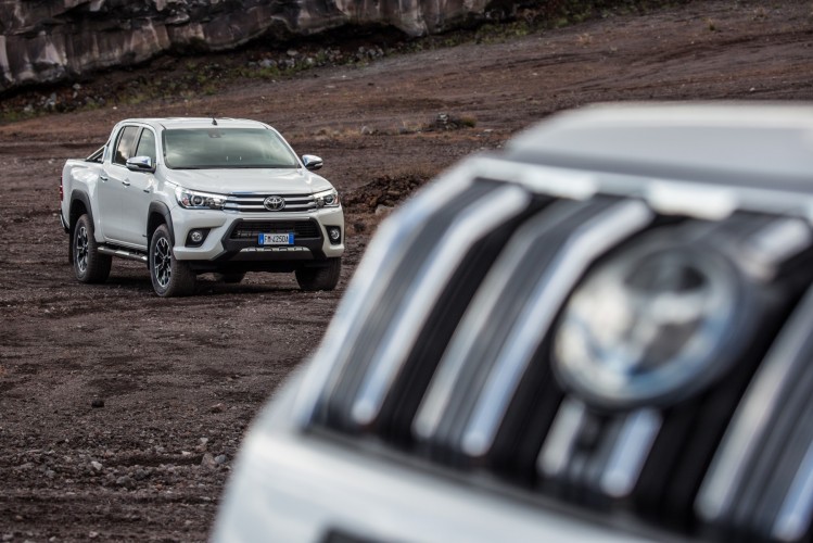 Toyota Hilux Invincible50: le immagini ufficiali