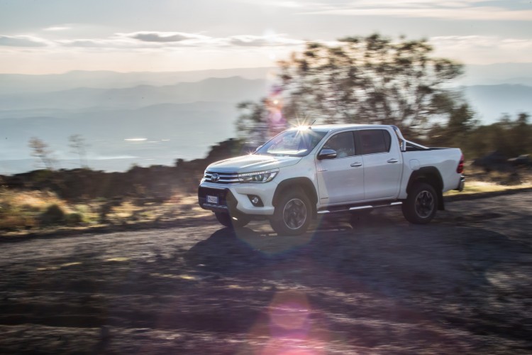Toyota Hilux Invincible50: le immagini ufficiali