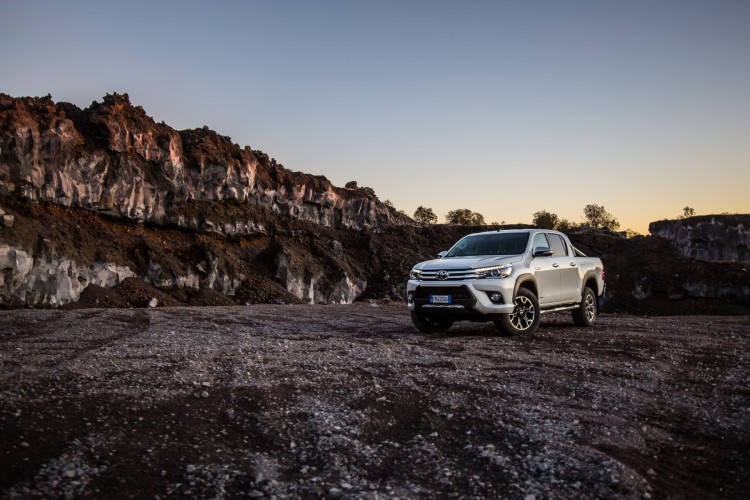Toyota Hilux Invincible50: le immagini ufficiali