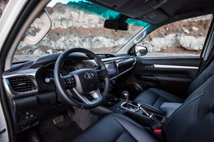 Toyota Hilux Invincible50: le immagini ufficiali