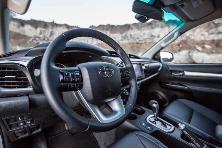 Toyota Hilux Invincible50: le immagini ufficiali