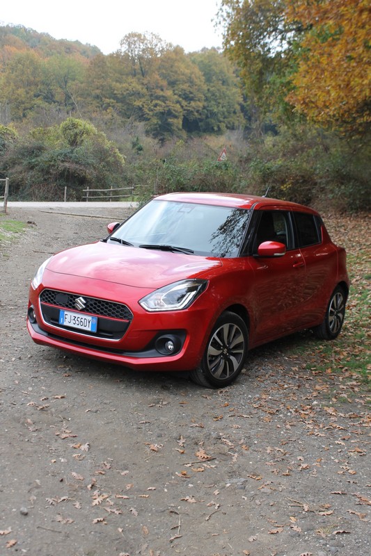 Suzuki Swift 1.0 Boosterjet HYBRID S VS Swift 1.2 Hybrid 4x4