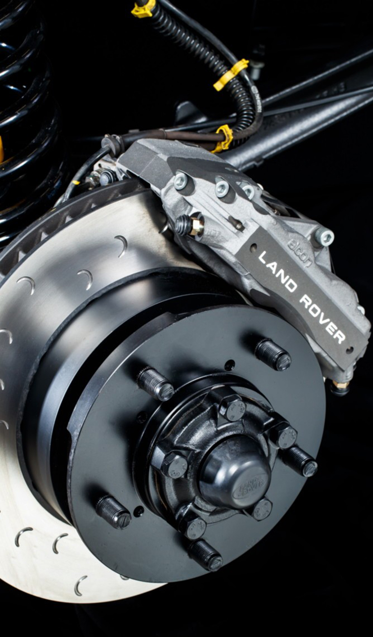 Land Rover Defender Works V8: le immagini ufficiali