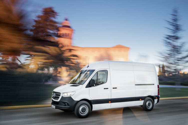 Nuovo Mercedes Sprinter: le immagini ufficiali