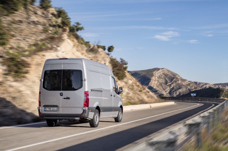 Nuovo Mercedes Sprinter: le immagini ufficiali