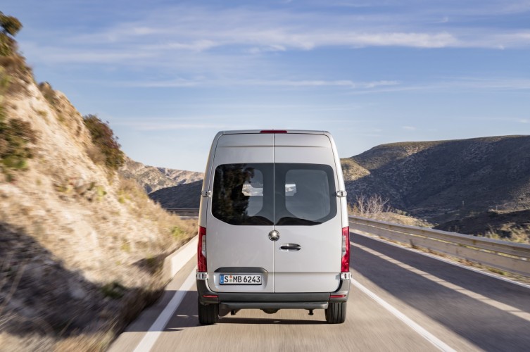Nuovo Mercedes Sprinter: le immagini ufficiali
