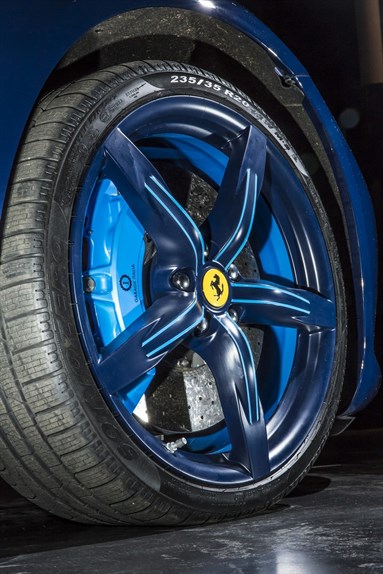 Ferrari GTC4 Azzurra