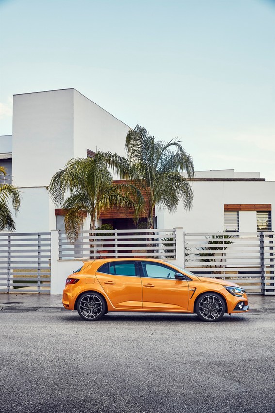 Renault Megane R.S. 2018: nuove immagini ufficiali