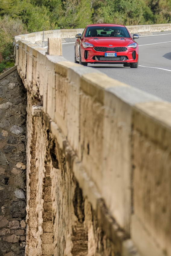 Kia Stinger: nuove foto ufficiali