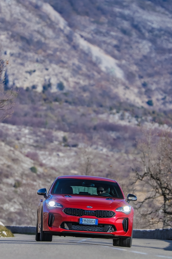 Kia Stinger: nuove foto ufficiali