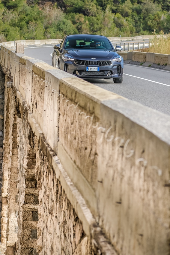 Kia Stinger: nuove foto ufficiali