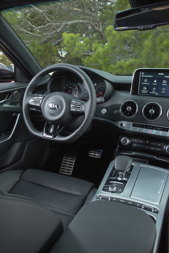 Kia Stinger: nuove foto ufficiali