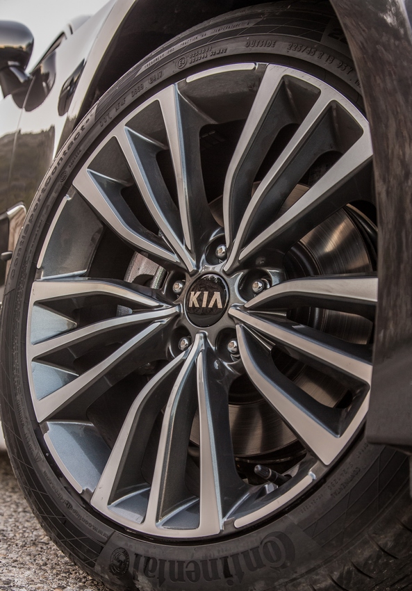 Kia Stinger: nuove foto ufficiali