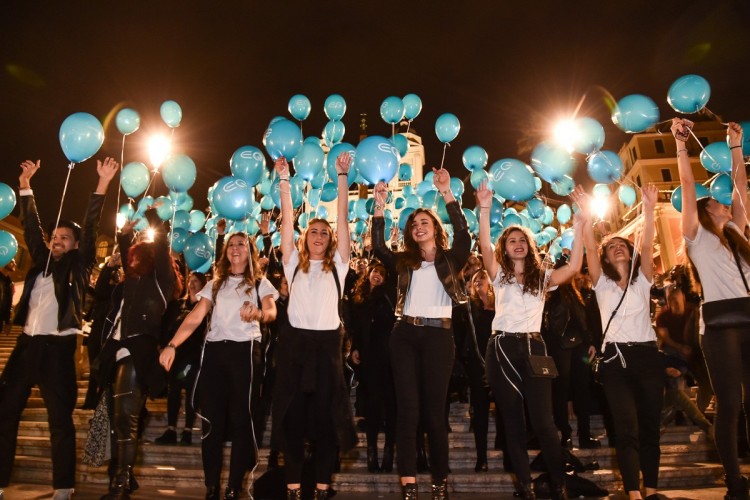 Mercedes EQ, flash mob nel cuore di Roma