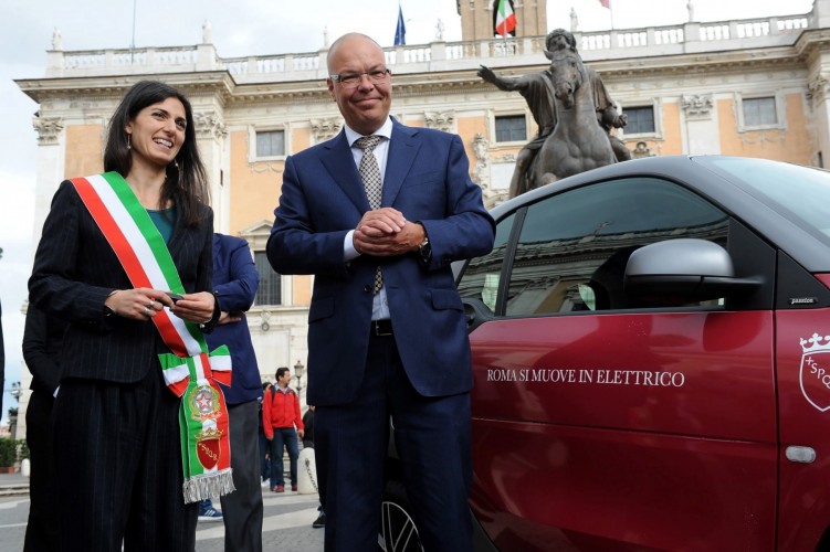 Smart elettrica: consegnato un esemplare al comune di Roma
