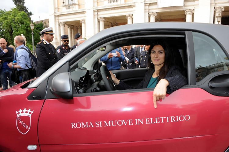 Smart elettrica: consegnato un esemplare al comune di Roma