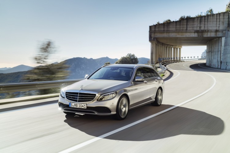 Mercedes Classe C restyling: le immagini ufficiali