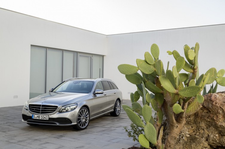 Mercedes Classe C restyling: le immagini ufficiali