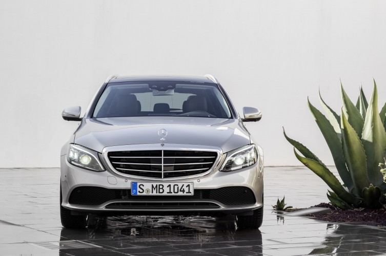 Mercedes Classe C restyling: le immagini ufficiali