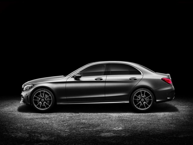 Mercedes Classe C restyling: le immagini ufficiali