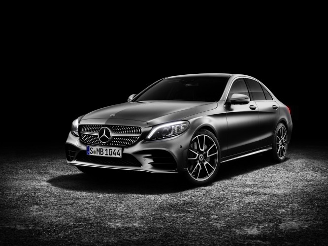Mercedes Classe C restyling: le immagini ufficiali