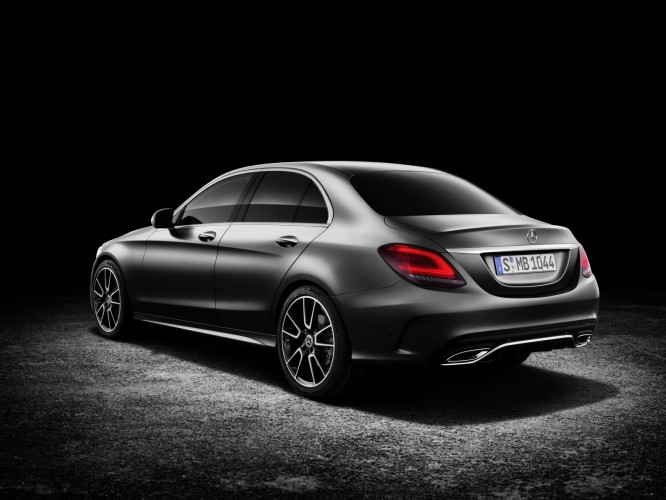 Mercedes Classe C restyling: le immagini ufficiali