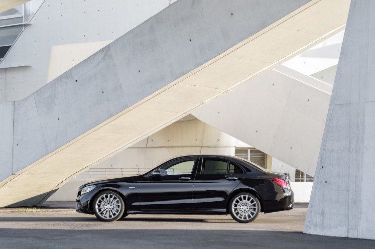 Mercedes Classe C restyling: le immagini ufficiali