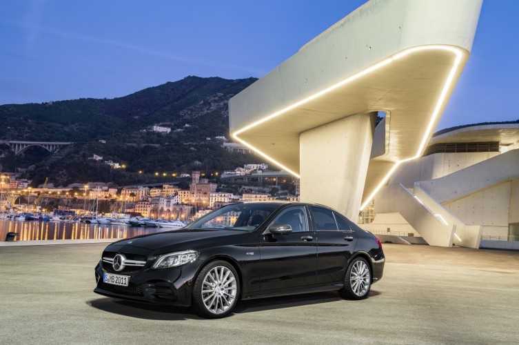 Mercedes Classe C restyling: le immagini ufficiali