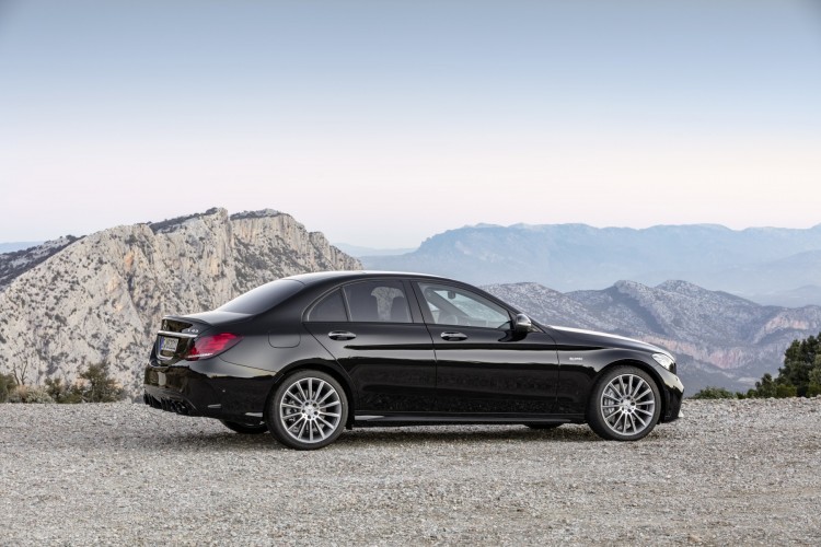 Mercedes Classe C restyling: le immagini ufficiali