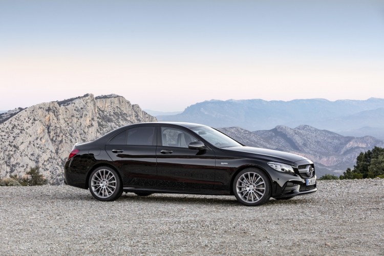Mercedes Classe C restyling: le immagini ufficiali