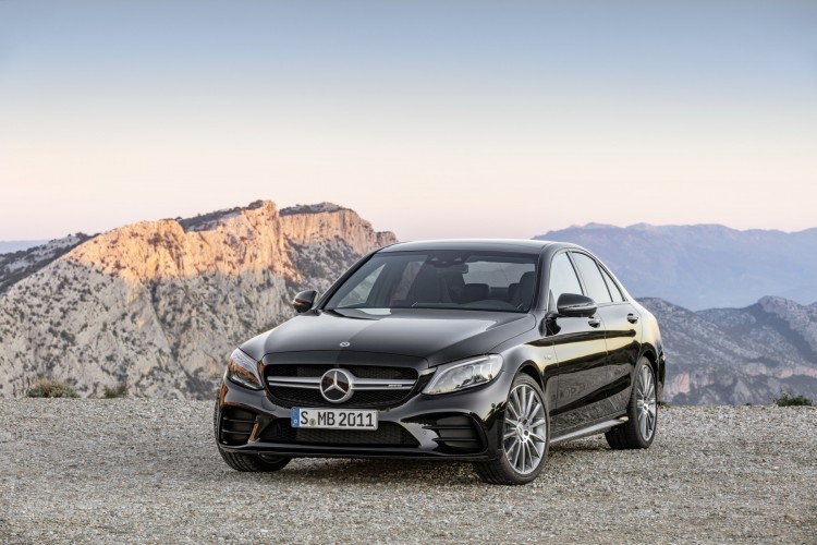 Mercedes Classe C restyling: le immagini ufficiali