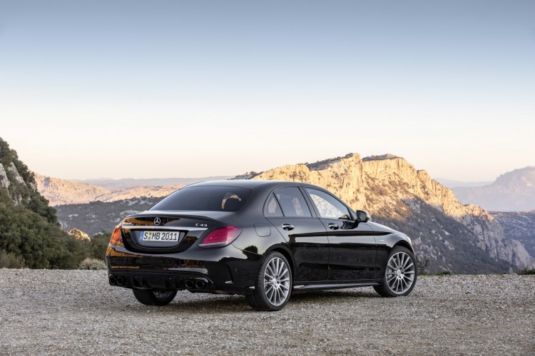 Mercedes Classe C restyling: le immagini ufficiali