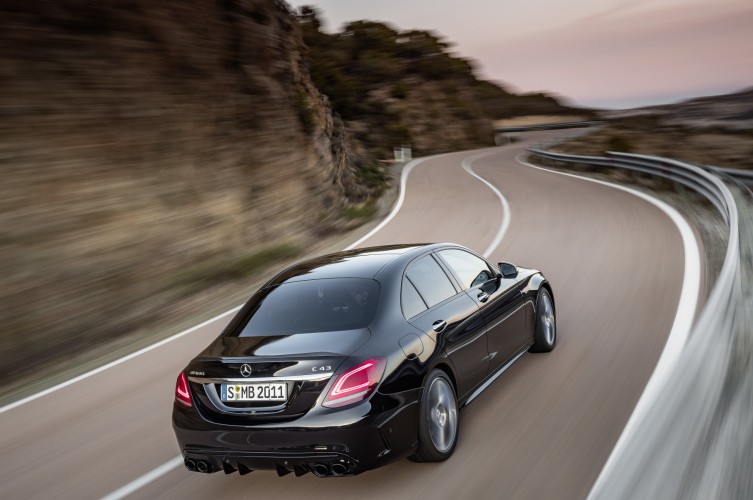 Mercedes Classe C restyling: le immagini ufficiali