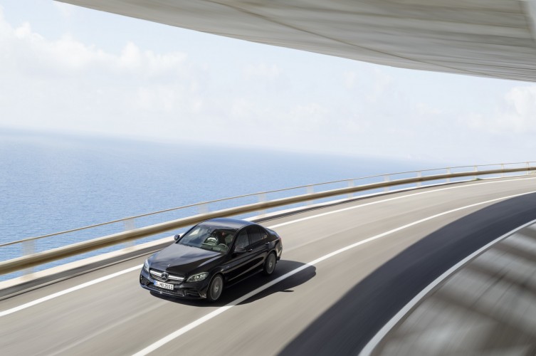 Mercedes Classe C restyling: le immagini ufficiali