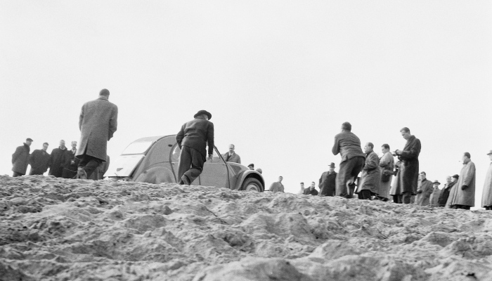 Citroen 2CV Sahara: immagini ufficiali