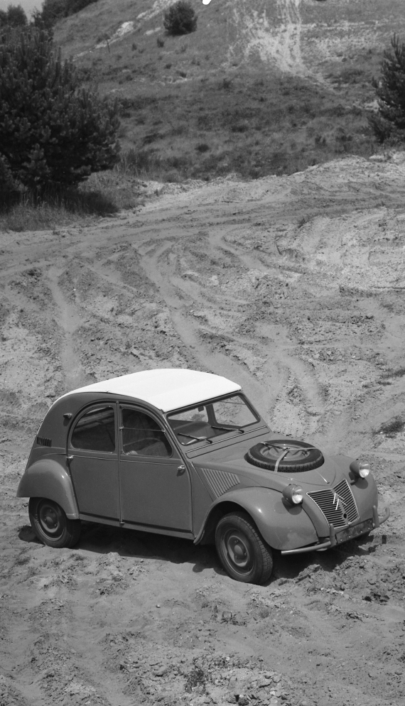 Citroen 2CV Sahara: immagini ufficiali