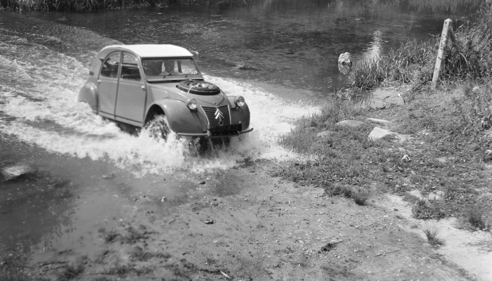 Citroen 2CV Sahara: immagini ufficiali