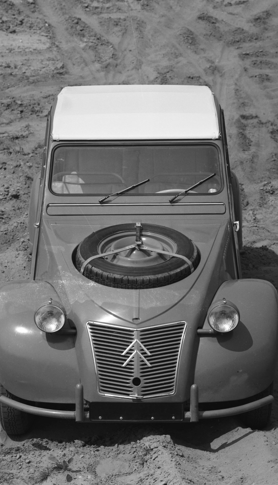Citroen 2CV Sahara: immagini ufficiali