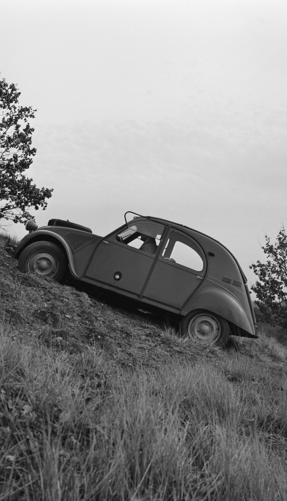Citroen 2CV Sahara: immagini ufficiali