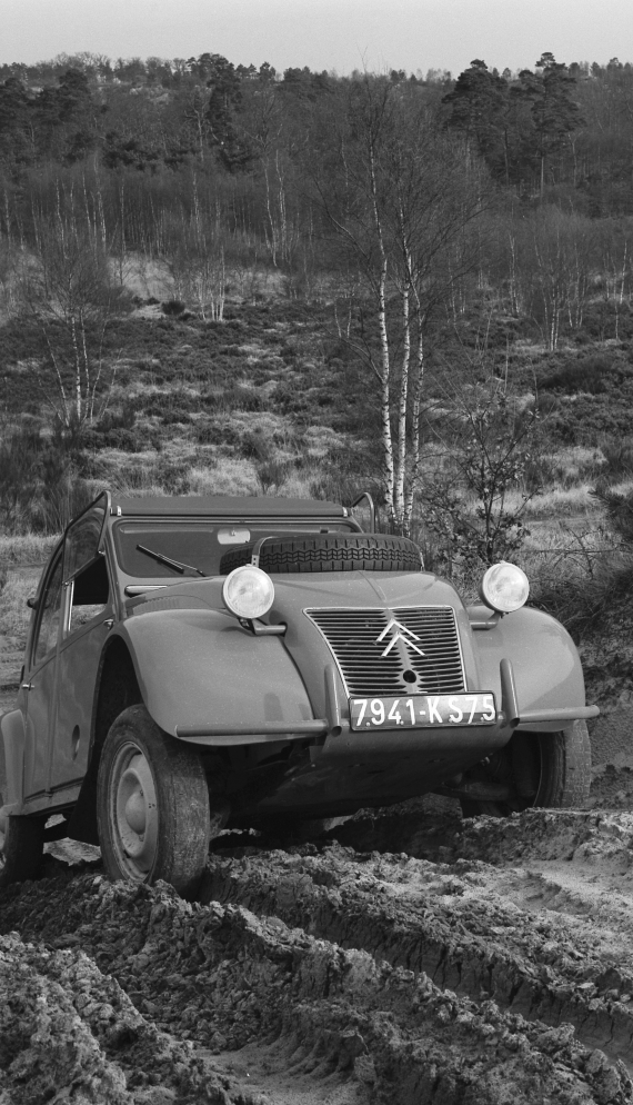 Citroen 2CV Sahara: immagini ufficiali