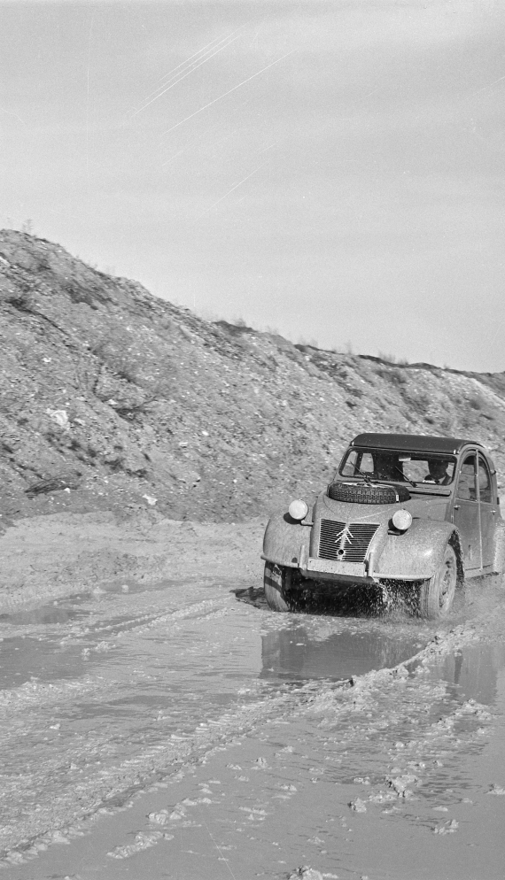 Citroen 2CV Sahara: immagini ufficiali