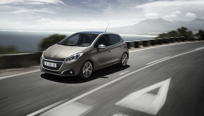 Peugeot 208: immagini inedite