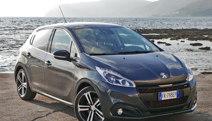 Peugeot 208: immagini inedite