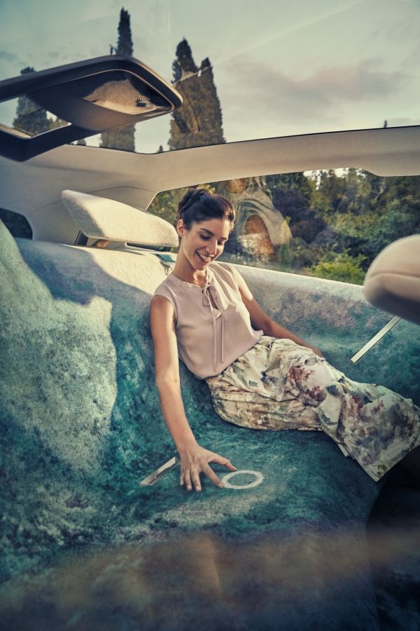 Bmw Vision iNext: le immagini ufficiali