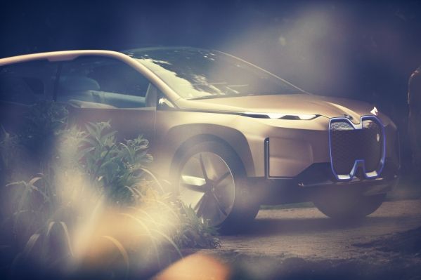 Bmw Vision iNext: le immagini ufficiali