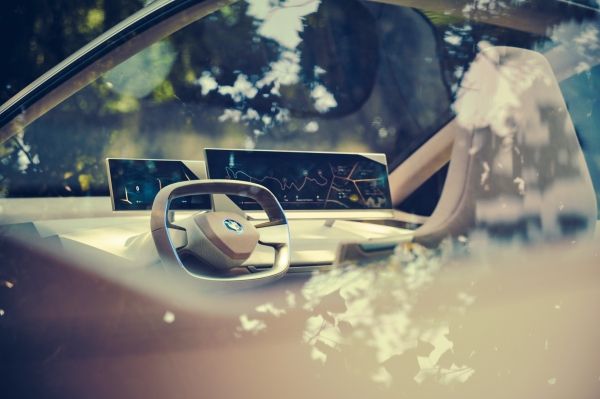 Bmw Vision iNext: le immagini ufficiali