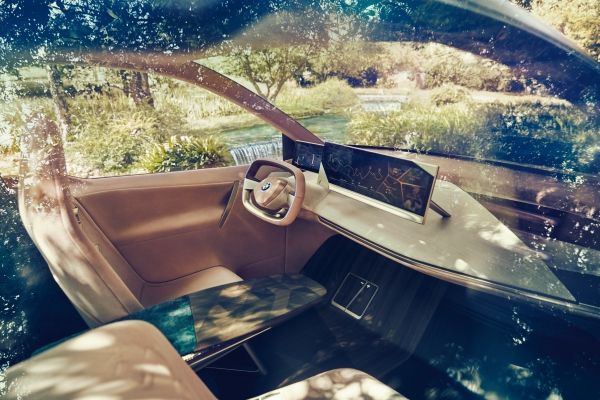 Bmw Vision iNext: le immagini ufficiali
