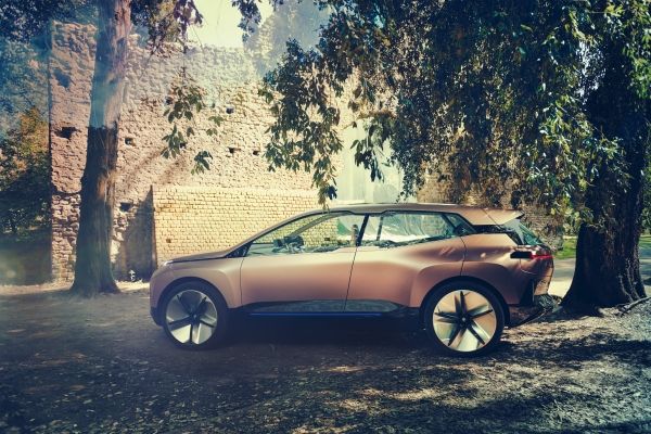 Bmw Vision iNext: le immagini ufficiali